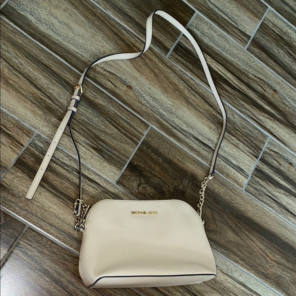 💋Michael Kors Cream Crossbody Bag!